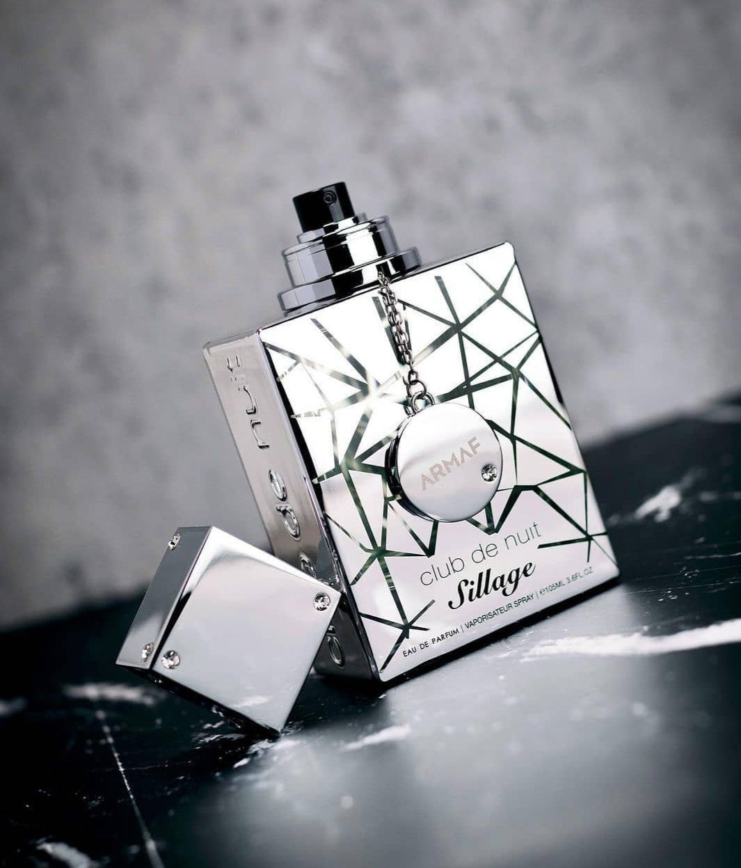 Armaf Club De Nuit Sillage EDP 105ml – A Resplendent and Modern Fragrance (Ins: Creed Silver Mountain Water)